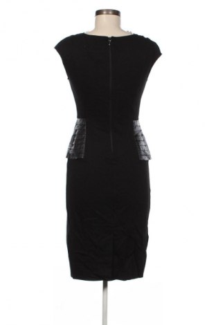 Рокля Guess By Marciano, Размер XL, Цвят Черен, Цена 132,99 лв.