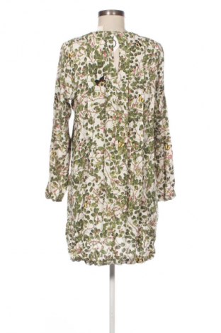 Рокля H&M, Размер M, Цвят Многоцветен, Цена 29,99 лв.