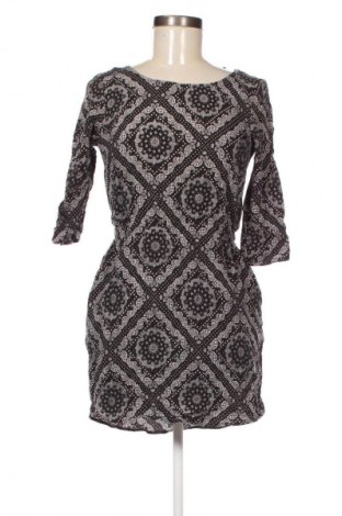 Рокля H&M Divided, Размер S, Цвят Черен, Цена 29,99 лв.