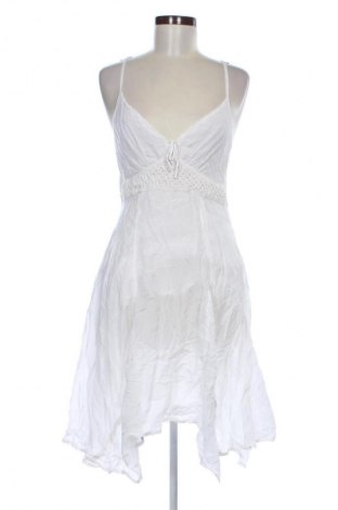 Kleid Jbc, Größe M, Farbe Weiß, Preis 20,99 €