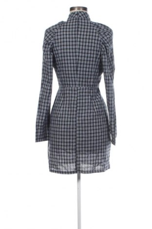 Sukienka Pretty Little Thing, Rozmiar M, Kolor Kolorowy, Cena 150,99 zł