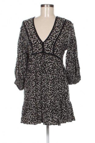Φόρεμα Pull&Bear, Μέγεθος M, Χρώμα Πολύχρωμο, Τιμή 18,99 €