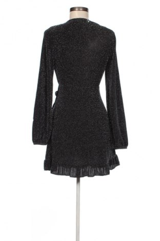 Sukienka Pull&Bear, Rozmiar M, Kolor Czarny, Cena 43,99 zł