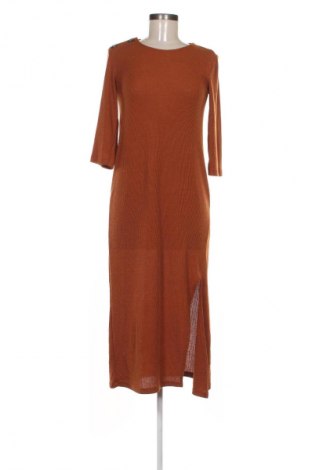 Рокля Stradivarius, Размер S, Цвят Кафяв, Цена 29,99 лв.