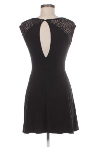 Sukienka Stradivarius, Rozmiar M, Kolor Czarny, Cena 95,99 zł