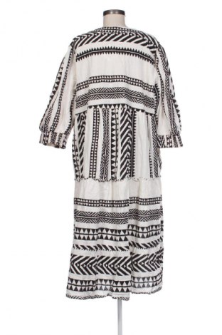 Šaty  Vero Moda, Veľkosť 4XL, Farba Viacfarebná, Cena  19,95 €
