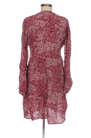 Рокля Vero Moda, Размер M, Цвят Многоцветен, Цена 27,99 лв.