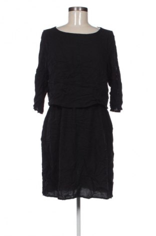 Рокля Vero Moda, Размер M, Цвят Черен, Цена 27,99 лв.
