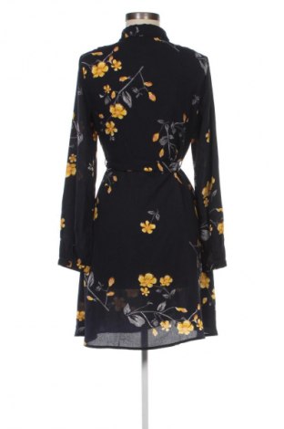 Рокля Vero Moda, Размер M, Цвят Многоцветен, Цена 34,99 лв.