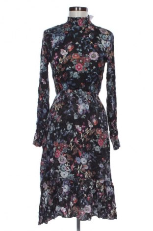 Рокля Vero Moda, Размер S, Цвят Многоцветен, Цена 34,99 лв.