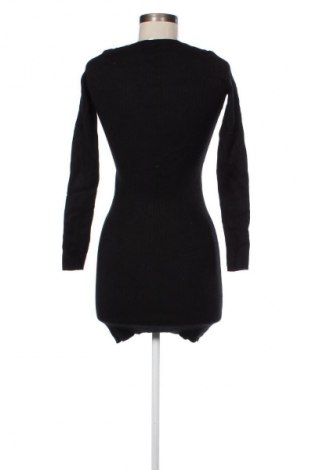 Sukienka Bershka, Rozmiar S, Kolor Czarny, Cena 95,99 zł