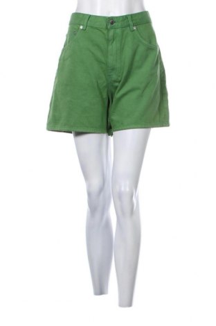 Γυναικείο κοντό παντελόνι Arket, Μέγεθος L, Χρώμα Πράσινο, Τιμή 37,35 €