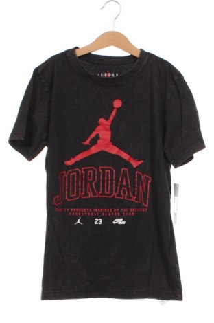 Детска тениска Air Jordan Nike, Размер 8-9y/ 134-140 см, Цвят Сив, Цена 51,35 лв.