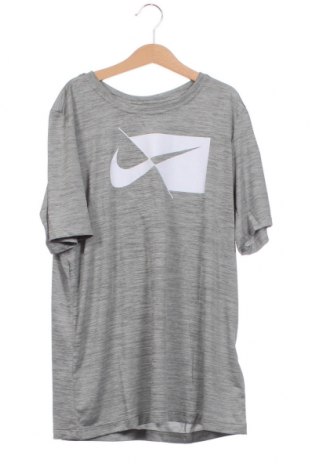 Детска тениска Nike, Размер 12-13y/ 158-164 см, Цвят Сив, Цена 38,35 лв.