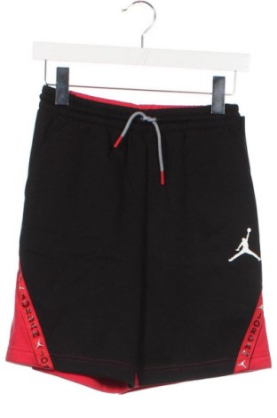 Детски къс панталон Air Jordan Nike, Размер 10-11y/ 146-152 см, Цвят Черен, Цена 79,20 лв.