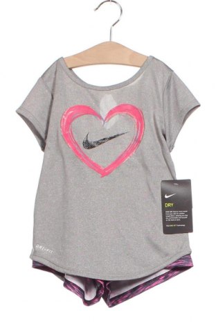Παιδικό συνολακι Nike, Μέγεθος 3-4y/ 104-110 εκ., Χρώμα Πολύχρωμο, Τιμή 36,52 €