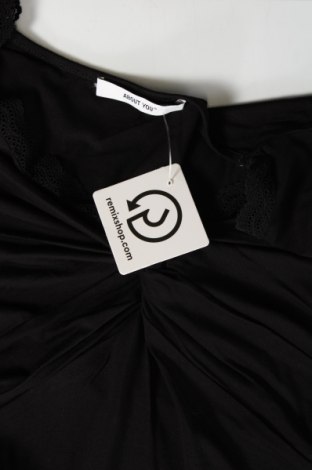 Дамска блуза About You, Размер S, Цвят Черен, Цена 11,50 лв.