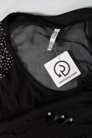 Дамска блуза Bershka, Размер M, Цвят Черен, Цена 16,01 лв.