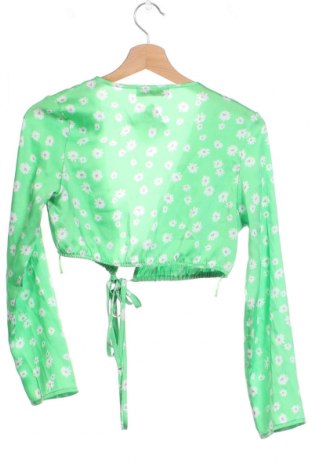 Дамска блуза Bershka, Размер XS, Цвят Зелен, Цена 9,12 лв.