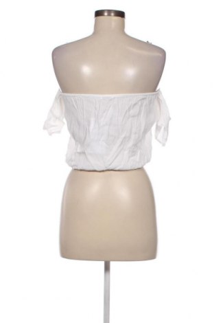 Дамска блуза Bershka, Размер S, Цвят Бял, Цена 5,27 лв.