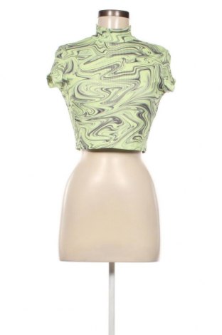 Дамска блуза Bershka, Размер L, Цвят Зелен, Цена 19,00 лв.