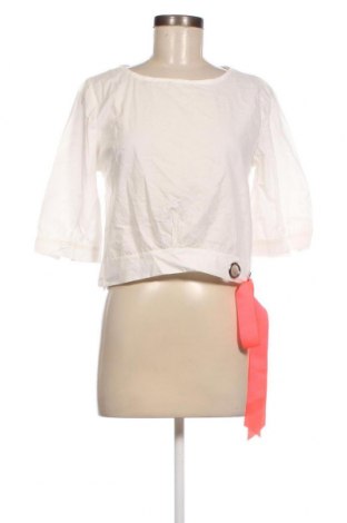 Дамска блуза By Swan Paris, Размер M, Цвят Бял, Цена 98,04 лв.
