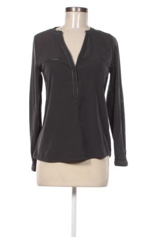 Дамска блуза Orsay, Размер XS, Цвят Сив, Цена 4,75 лв.