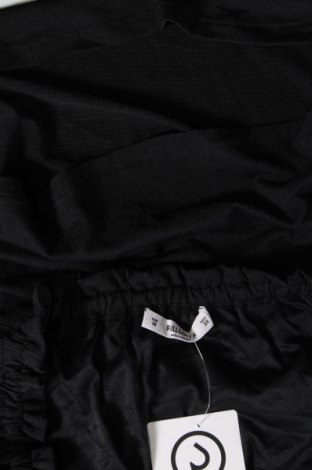 Γυναικεία μπλούζα Pull&Bear, Μέγεθος M, Χρώμα Μαύρο, Τιμή 3,41 €