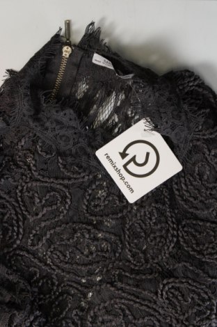 Дамска блуза Zara Trafaluc, Размер S, Цвят Сив, Цена 10,20 лв.
