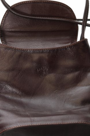 Дамска чанта, Цвят Кафяв, Цена 41,06 лв.