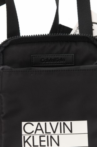 Дамска чанта Calvin Klein, Цвят Черен, Цена 67,74 лв.
