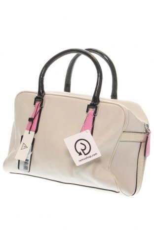 Γυναικεία τσάντα Guess, Χρώμα  Μπέζ, Τιμή 163,92 €
