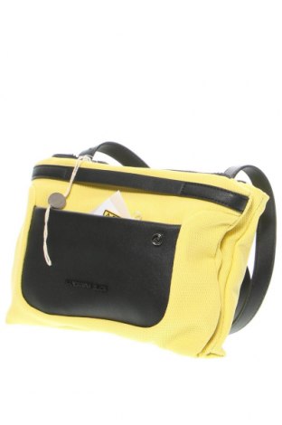 Дамска чанта Mandarina Duck, Цвят Жълт, Цена 161,40 лв.