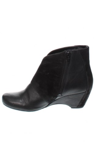 Botine de damă Clarks, Mărime 38, Culoare Negru, Preț 105,87 Lei