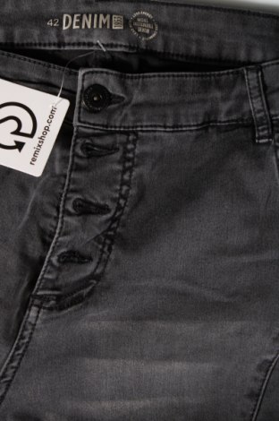 Dámske džínsy , Veľkosť L, Farba Sivá, Cena  4,60 €