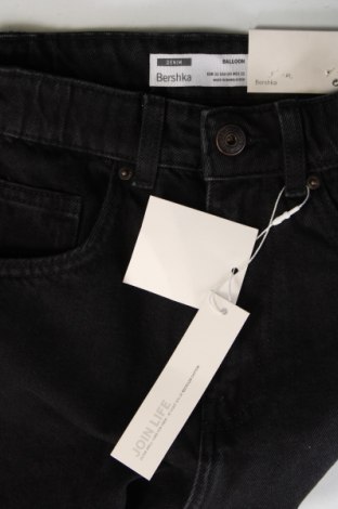 Blugi de femei Bershka, Mărime XXS, Culoare Negru, Preț 71,12 Lei