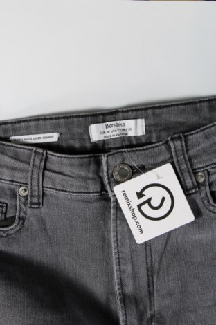 Γυναικείο Τζίν Bershka, Μέγεθος S, Χρώμα Γκρί, Τιμή 3,59 €