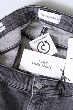 Дамски дънки Calvin Klein Jeans, Размер 5XL, Цвят Сив, Цена 29,64 лв.