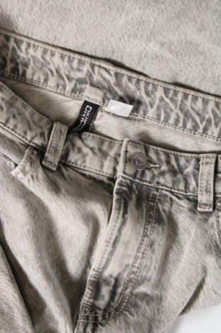 Damskie jeansy H&M Divided, Rozmiar M, Kolor Szary, Cena 81,68 zł