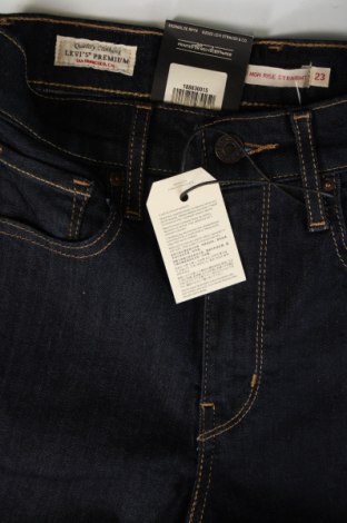 Дамски дънки Levi's, Размер XS, Цвят Син, Цена 172,00 лв.