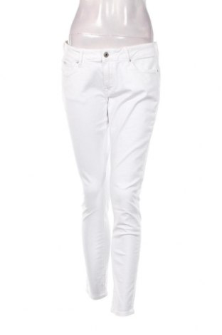 Дамски дънки Pepe Jeans, Размер XL, Цвят Бял, Цена 94,60 лв.