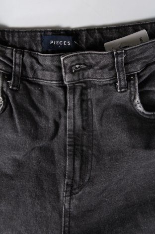 Dámske džínsy  Pieces, Veľkosť S, Farba Sivá, Cena  5,01 €