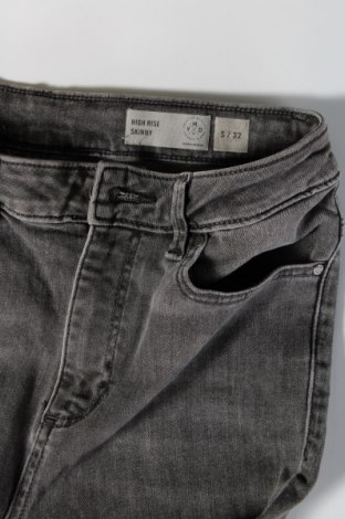 Damen Jeans Vero Moda, Größe S, Farbe Grau, Preis 6,15 €