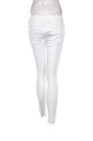 Дамски дънки Zara, Размер S, Цвят Бял, Цена 12,32 лв.