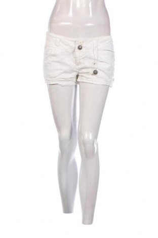 Damen Shorts Bershka, Größe S, Farbe Weiß, Preis € 4,67