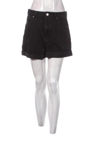 Дамски къс панталон Cropp, Размер L, Цвят Черен, Цена 19,36 лв.