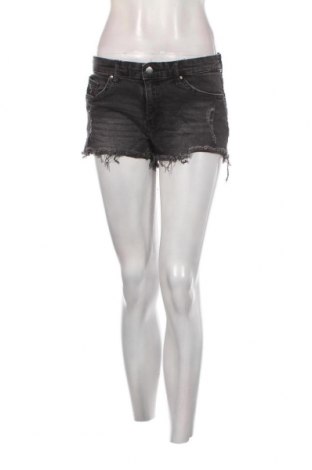 Pantaloni scurți de femei H&M, Mărime S, Culoare Gri, Preț 28,80 Lei