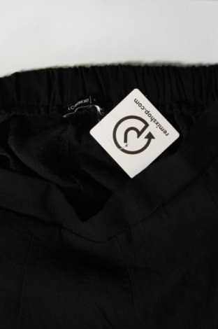 Дамски къс панталон LC Waikiki, Размер M, Цвят Черен, Цена 18,72 лв.