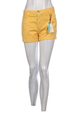 Дамски къс панталон Pepe Jeans, Размер M, Цвят Жълт, Цена 108,00 лв.