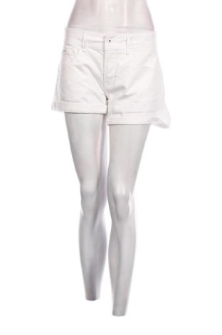 Дамски къс панталон Pepe Jeans, Размер M, Цвят Бял, Цена 55,55 лв.